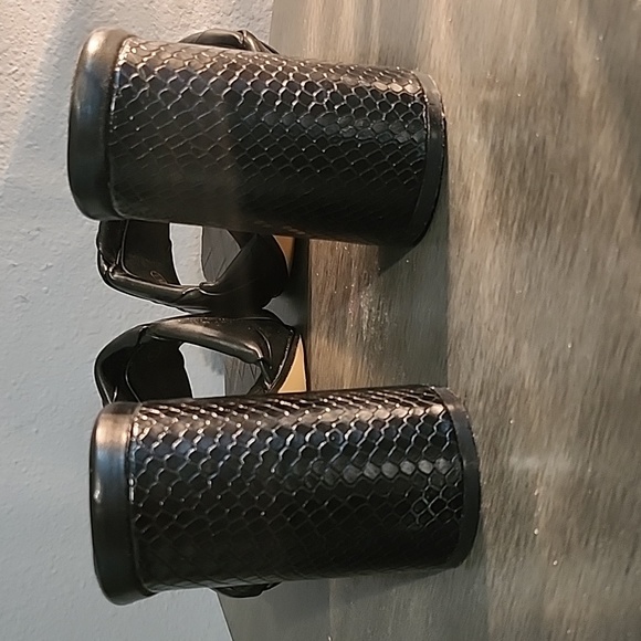 Shoes - Picture 4 of 6